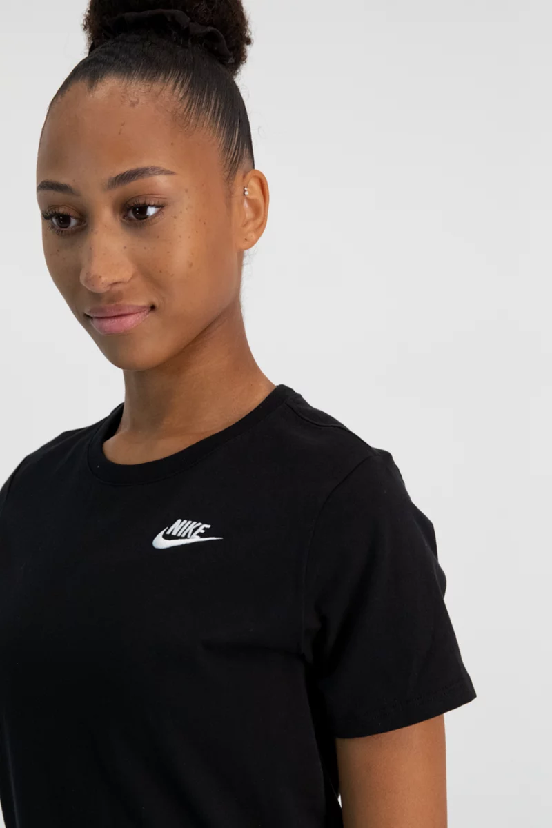 Nike Sportswear Club Essentials Damen T-Shirt