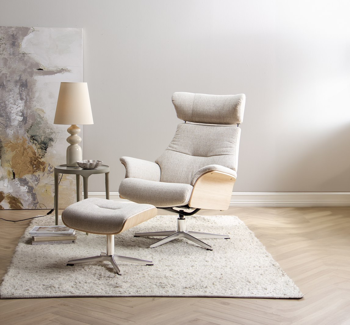 Air lenestol I tekstil Cortina 1108-09 Sand, standard svingfot alu. Skrog i ubehandlet eik