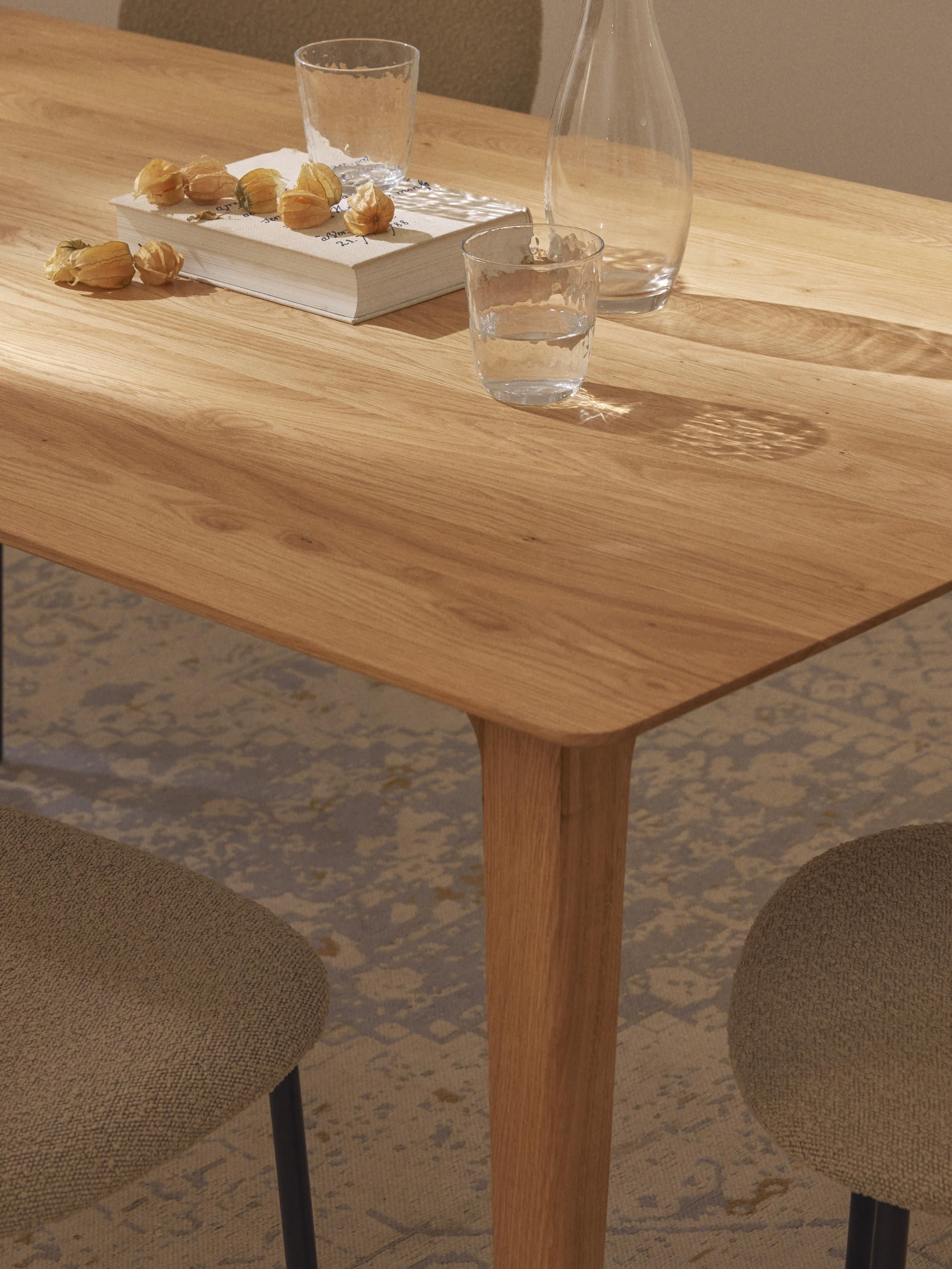 Eettafel Archie van eikenhout, in verschillende formaten