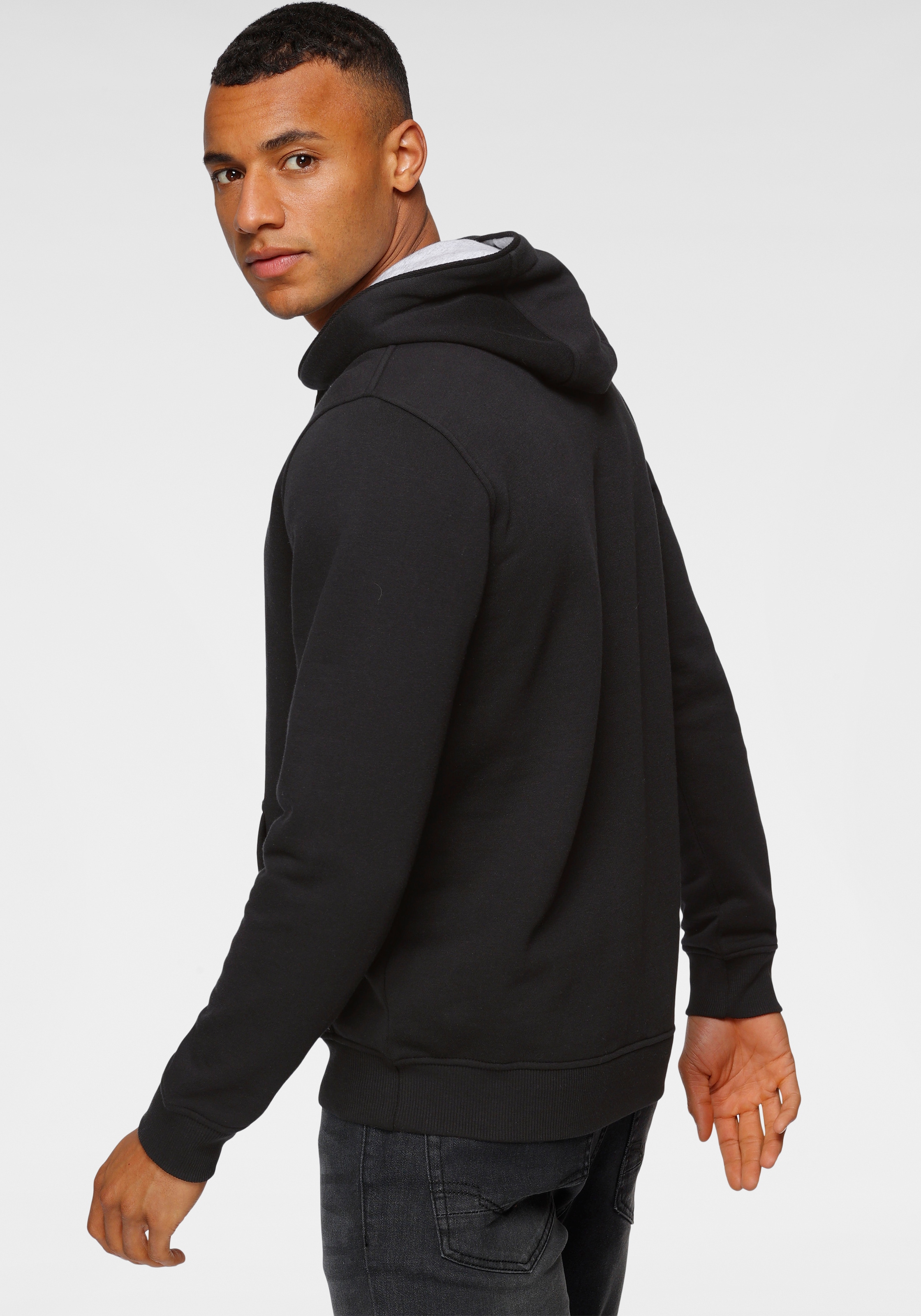 Bruno Banani Kapuzensweatshirt , schmale Passform,  bedrucktes Design,  aus Baumwollmischung