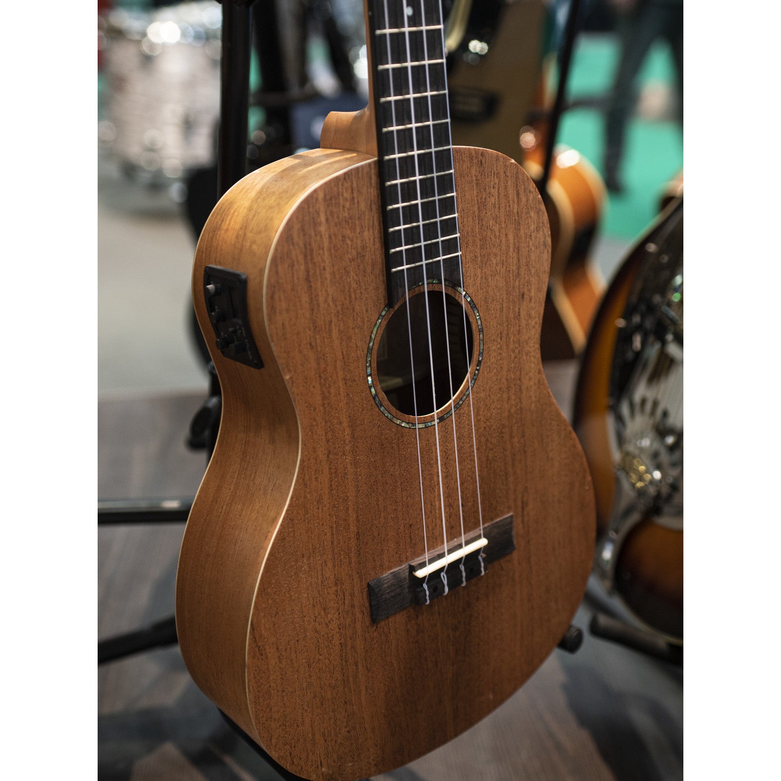 Dimavery UK-500 elektrisch akoestische bariton ukelele