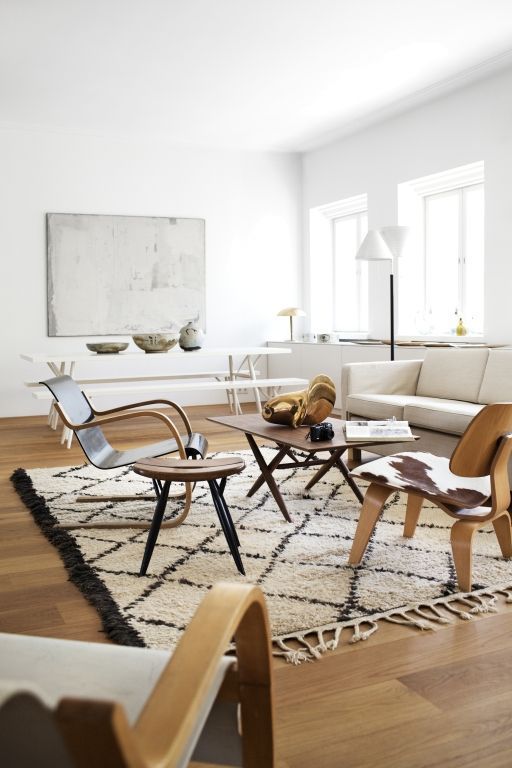 Vitra LCW Calf's Skin loungestoel bruin/wit