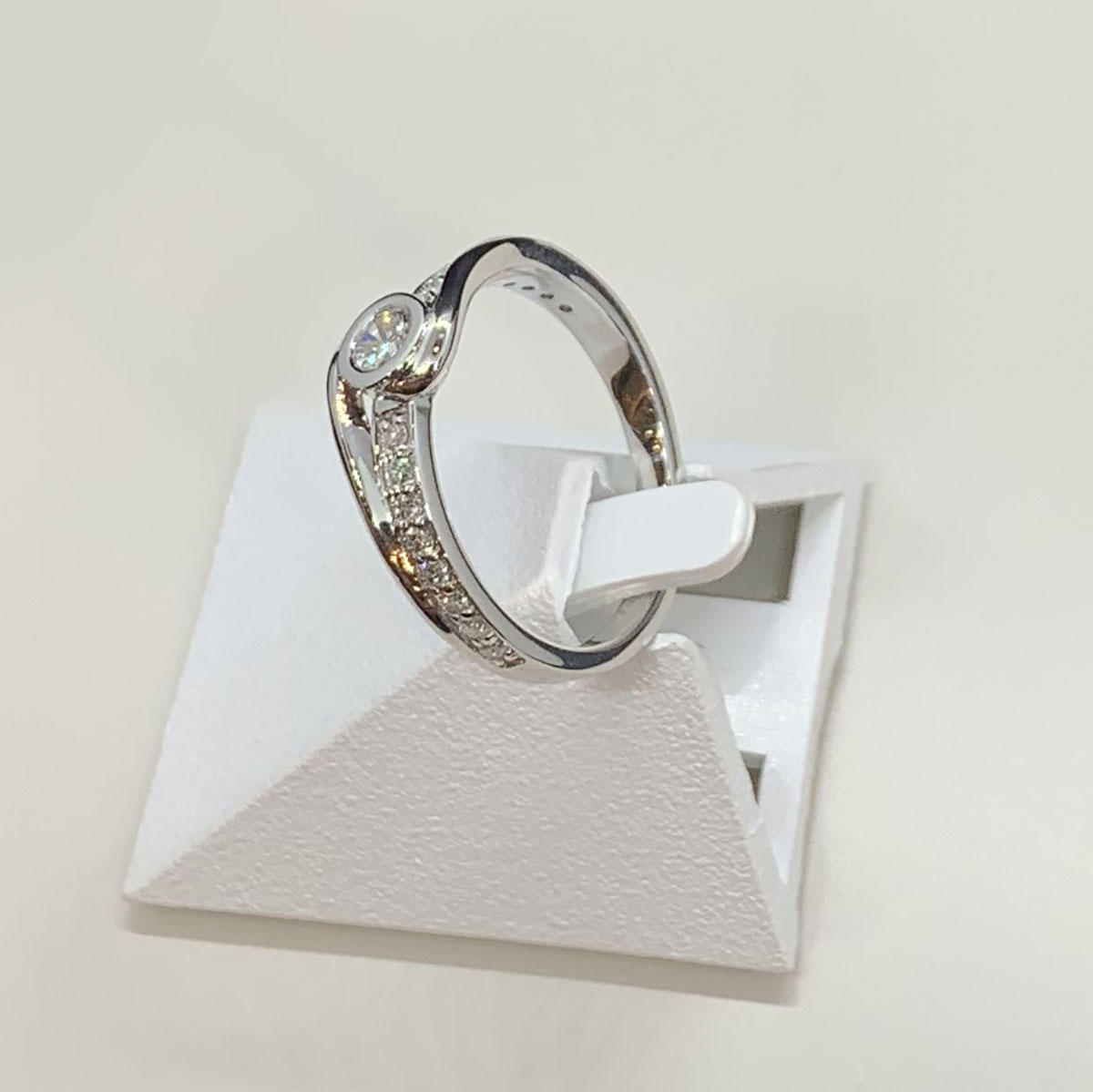 Bague d'occasion or 750 blanc diamants