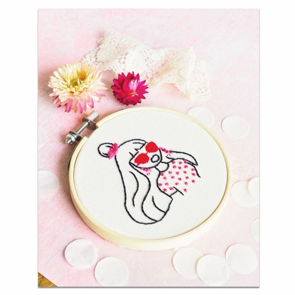 Coffret diy - broderie décorative - femme à lunettes