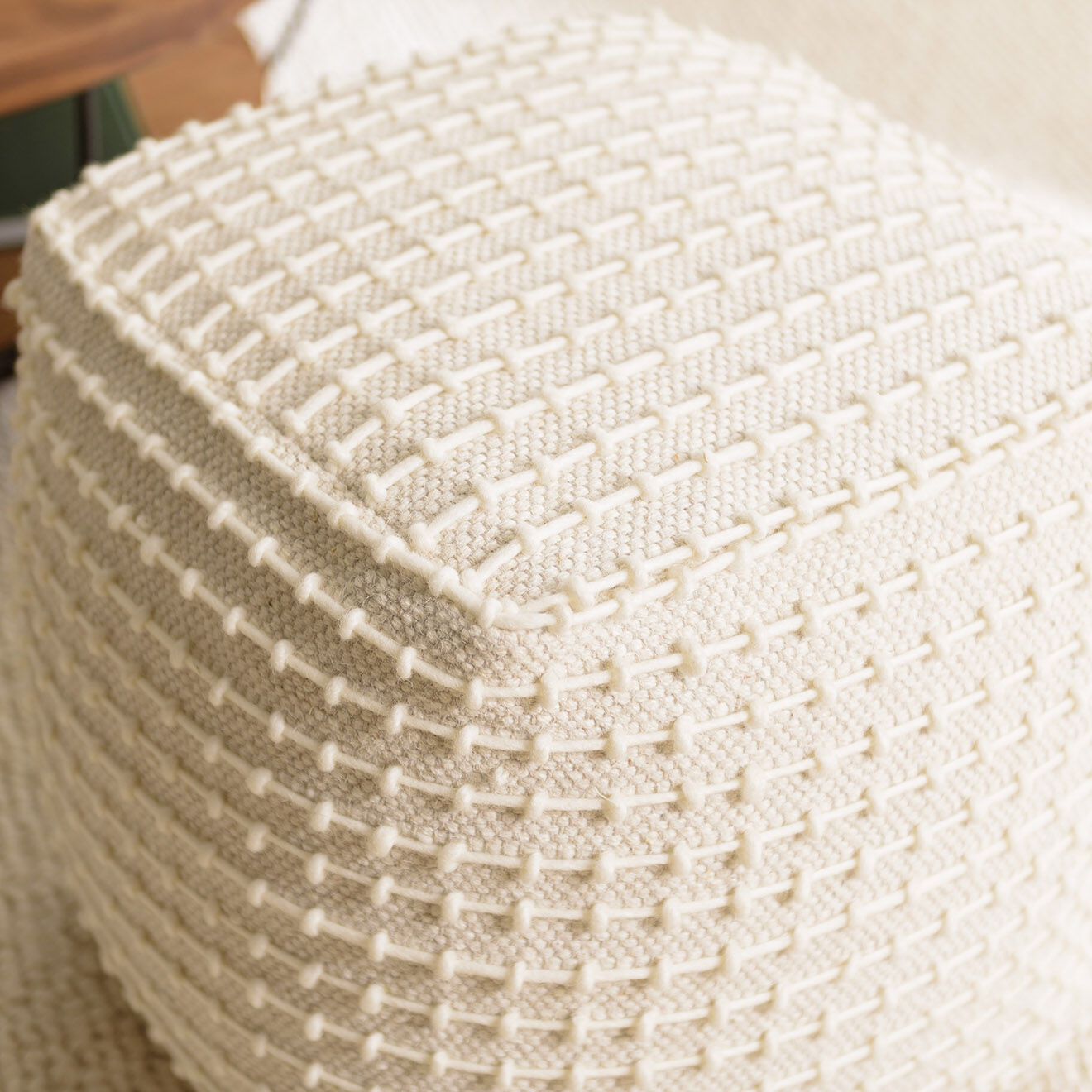 Macabane Pouf carré en Laine texturée Sacha ivoire - 50x50x46 cm