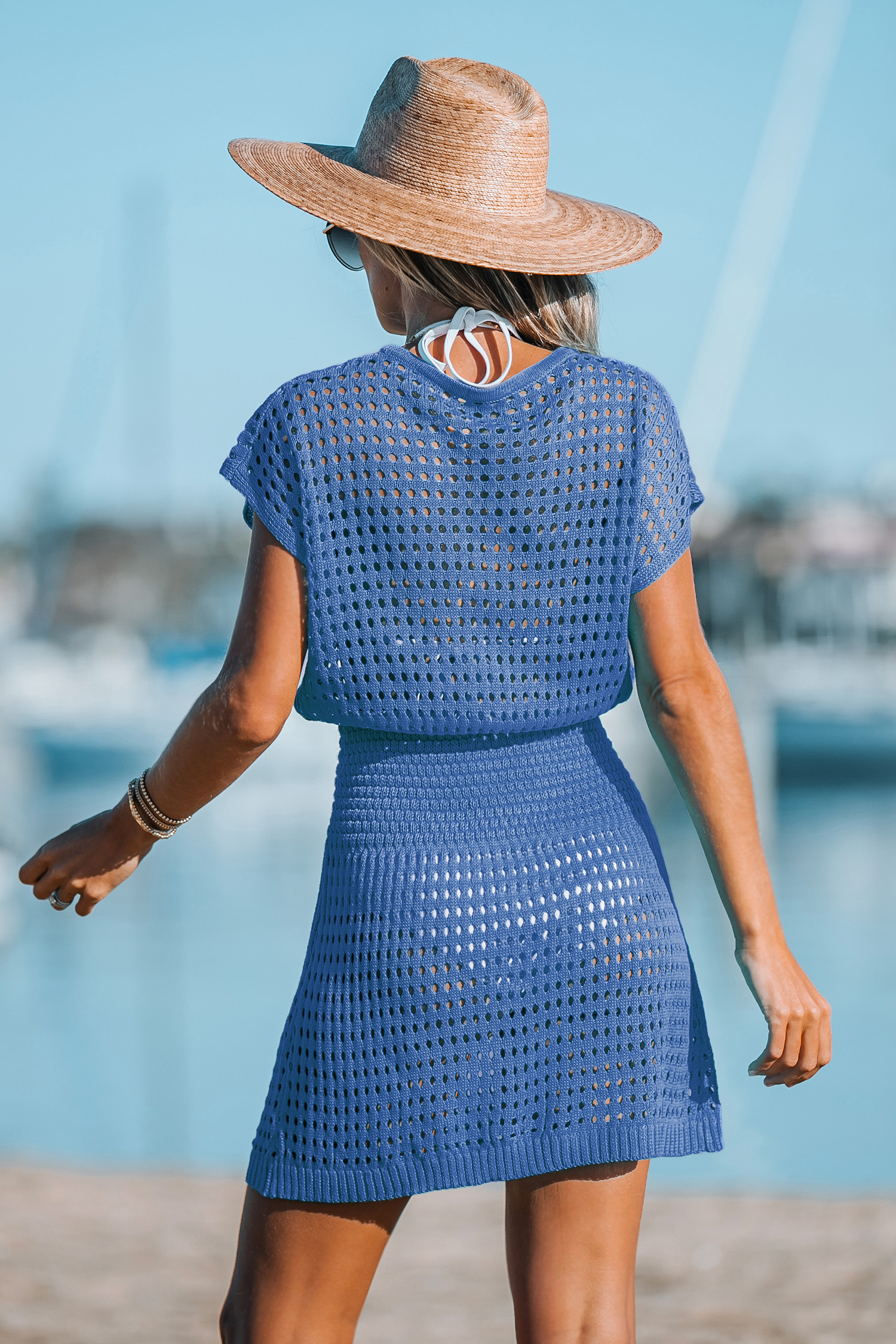 Robe cover up en crochet à col en V et découpes