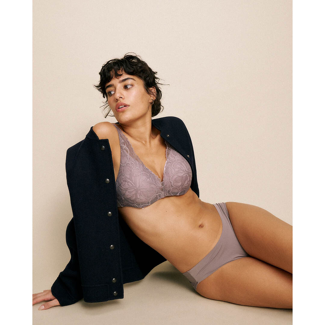 TRIUNFO<br>Tai slip Body Make-Up Illusion Lace