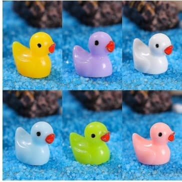 100 stk Tiny Ducks Sett Dekorasjon Realistisk form Slitesterk harpiks Bedårende Ender til Julebursdagsfest Barnas dag 100 stk