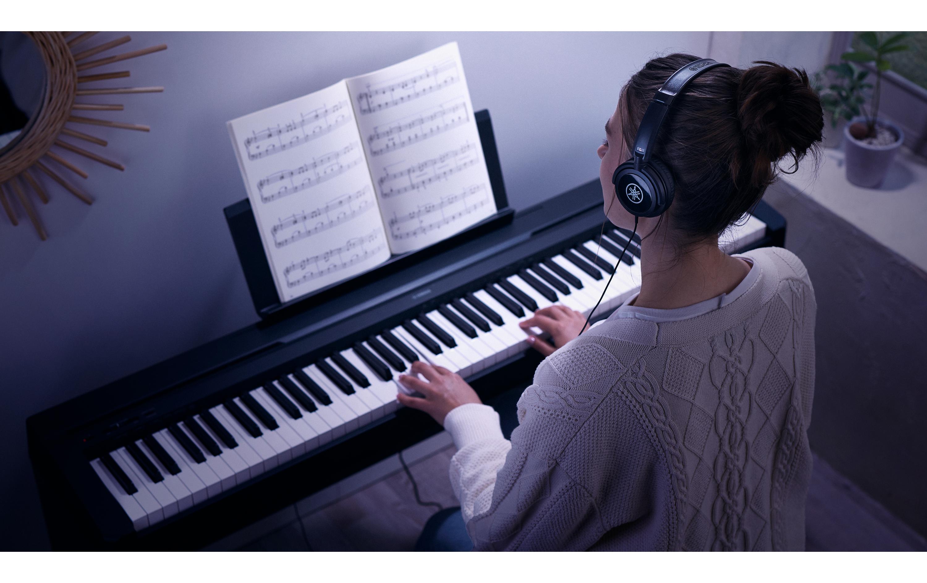 E-Piano P-45B Schwarz<br>Authentisches E-Piano mit natürlichem Spielgefühl