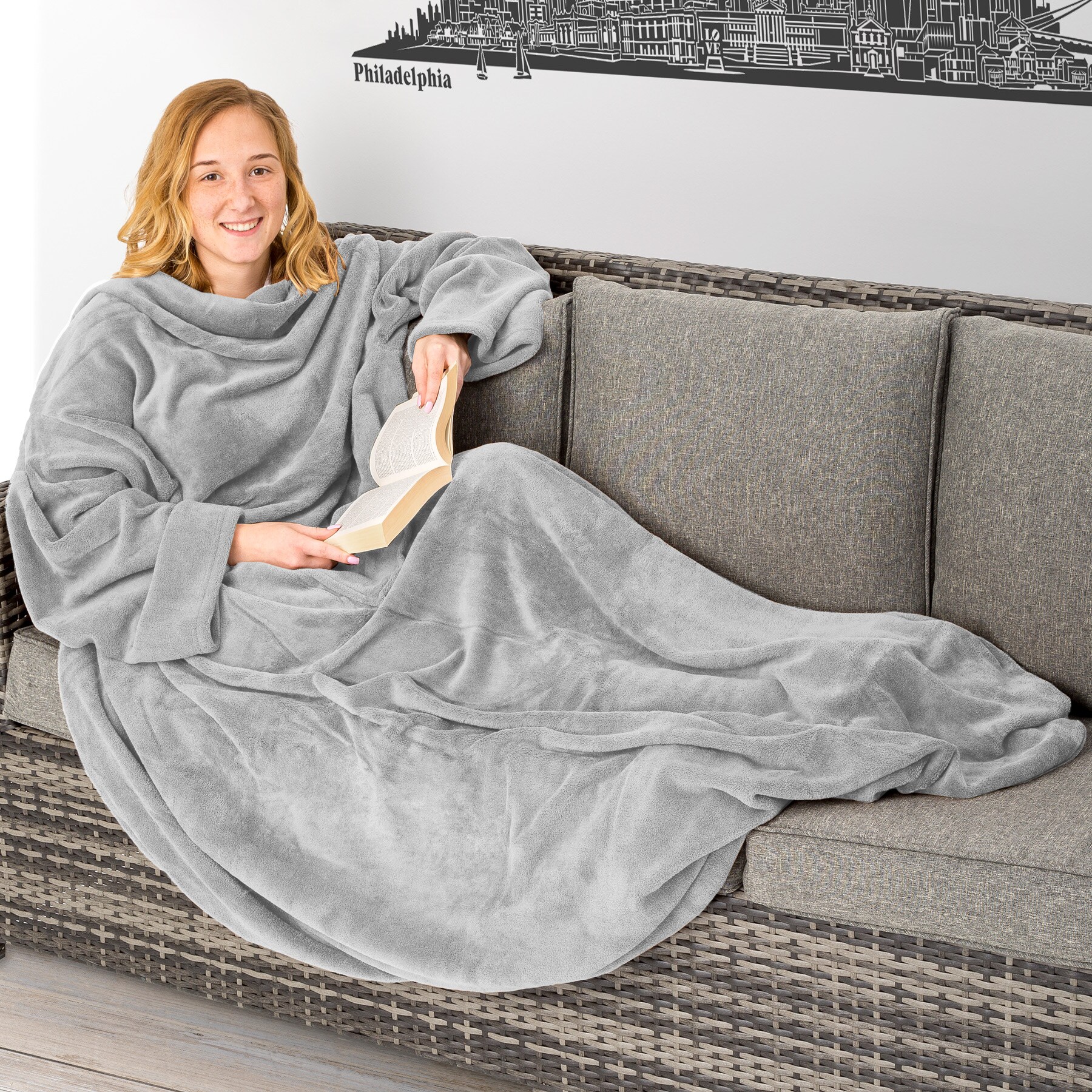 tectake® Kuscheldecke mit Ärmeln, 150 x 180 cm, warm, inklusive Tasche auf der Vorderseite