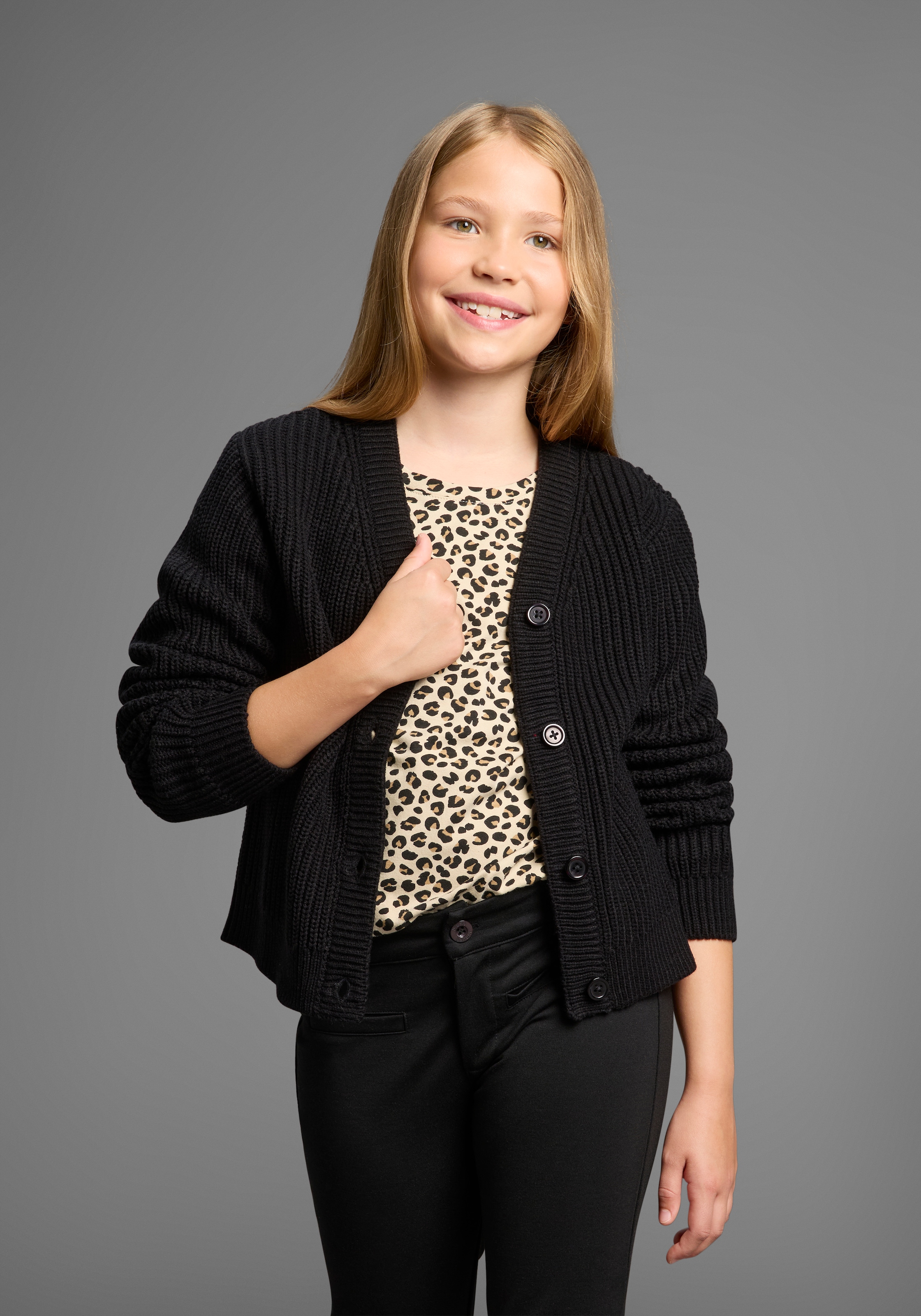 KIDSWORLD Strickjacke »Strickjacke Basic-Style«, Strickjacke, toll zu allem zu kombinieren