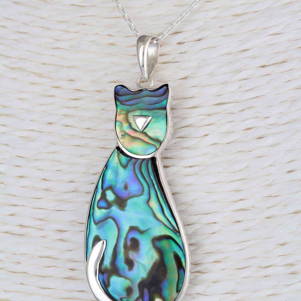 Pendentif de nacre abalone sertie d'argent en forme de chat