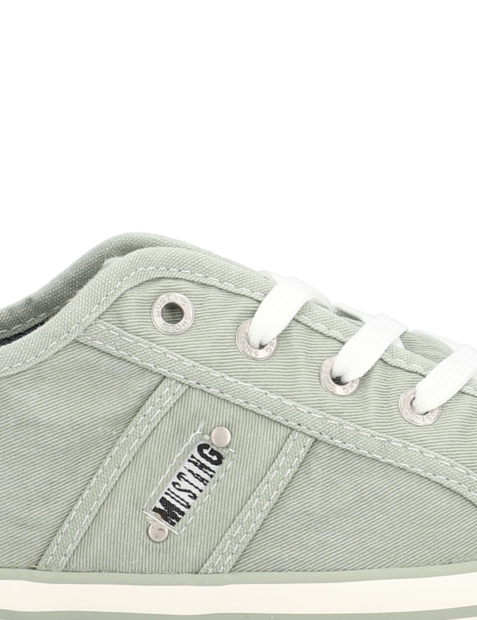 Canvas Sneaker