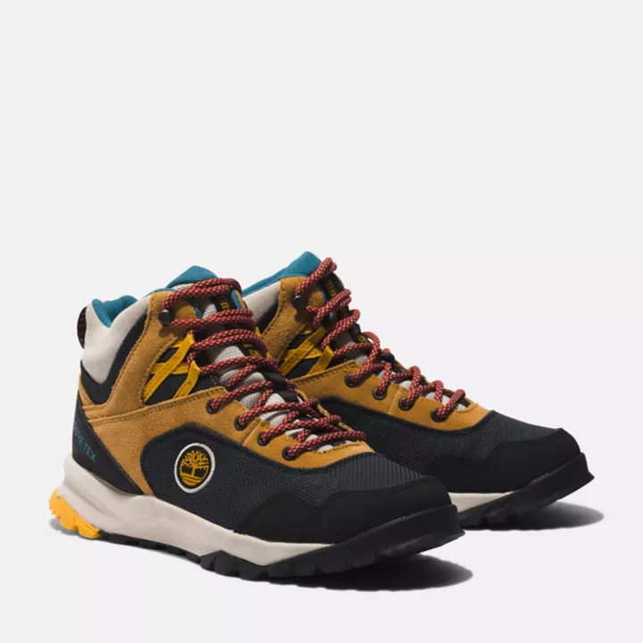 Bota de caminhada feminina Lincoln Peak Gore-Tex impermeável de cano médio na cor amarela.