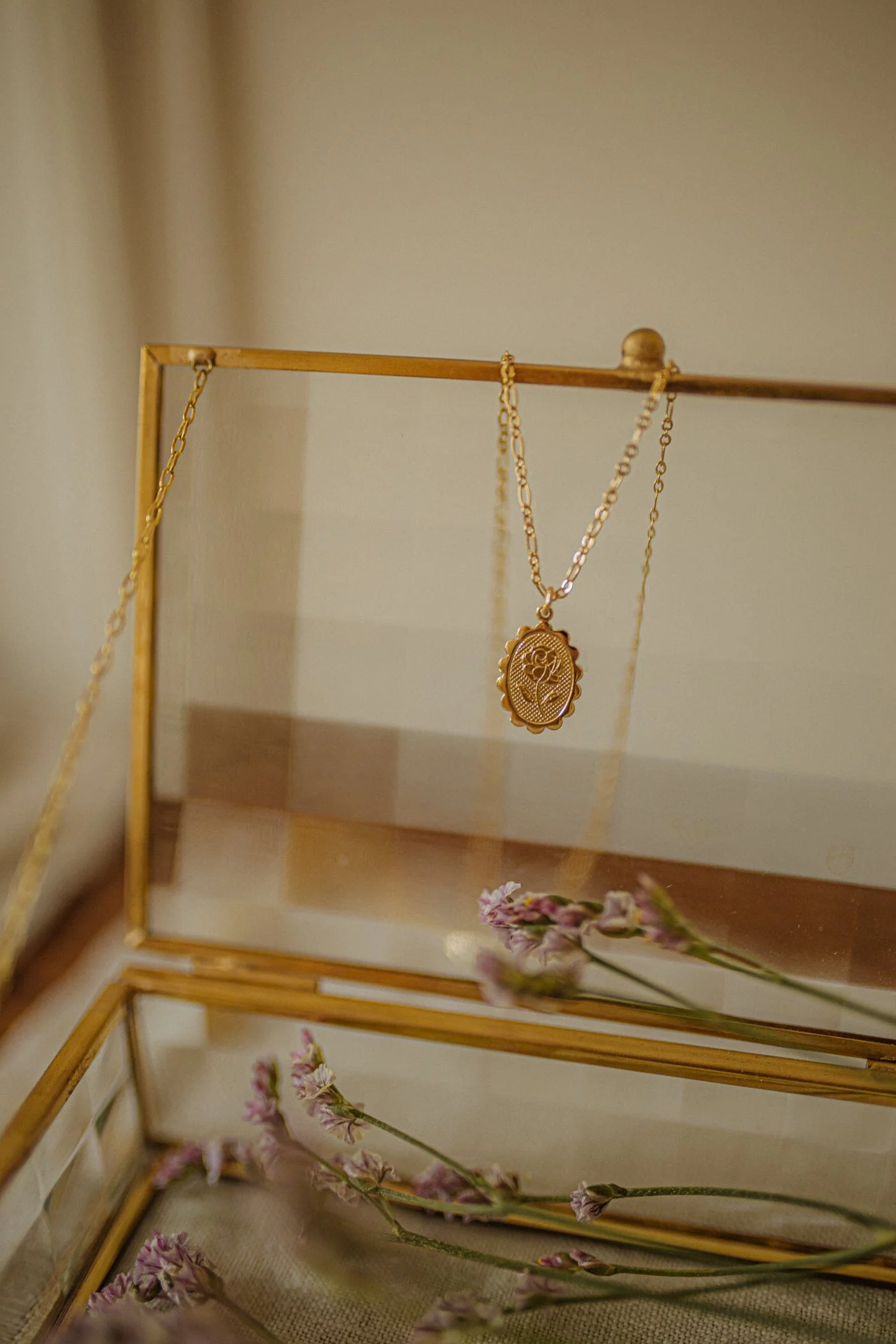 THÉMIS - Collier fleur émaillé doré à l'or fin | Doré