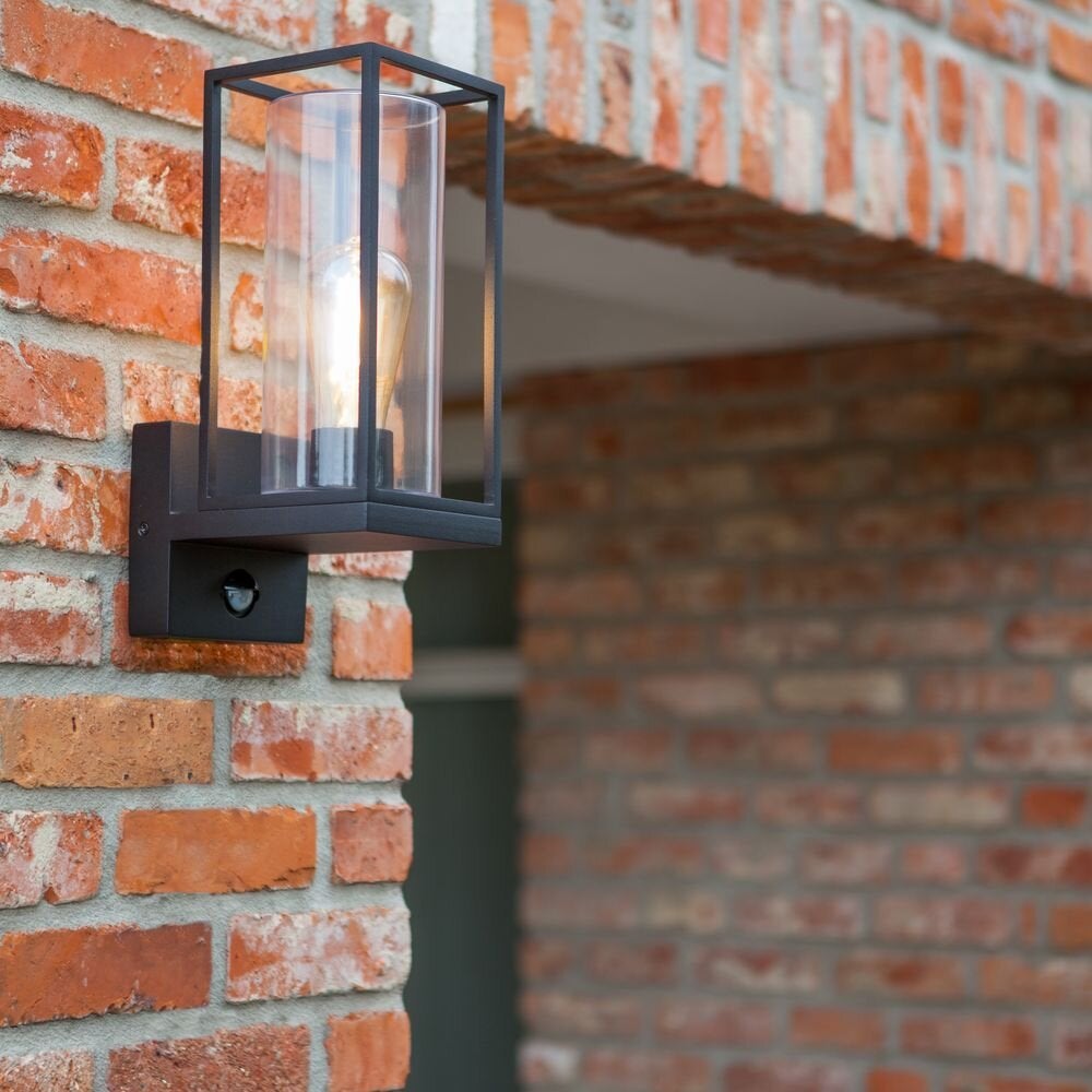Wandlamp Flair, staand, in mat zwart, E27, IP44 met bewegingsmelder