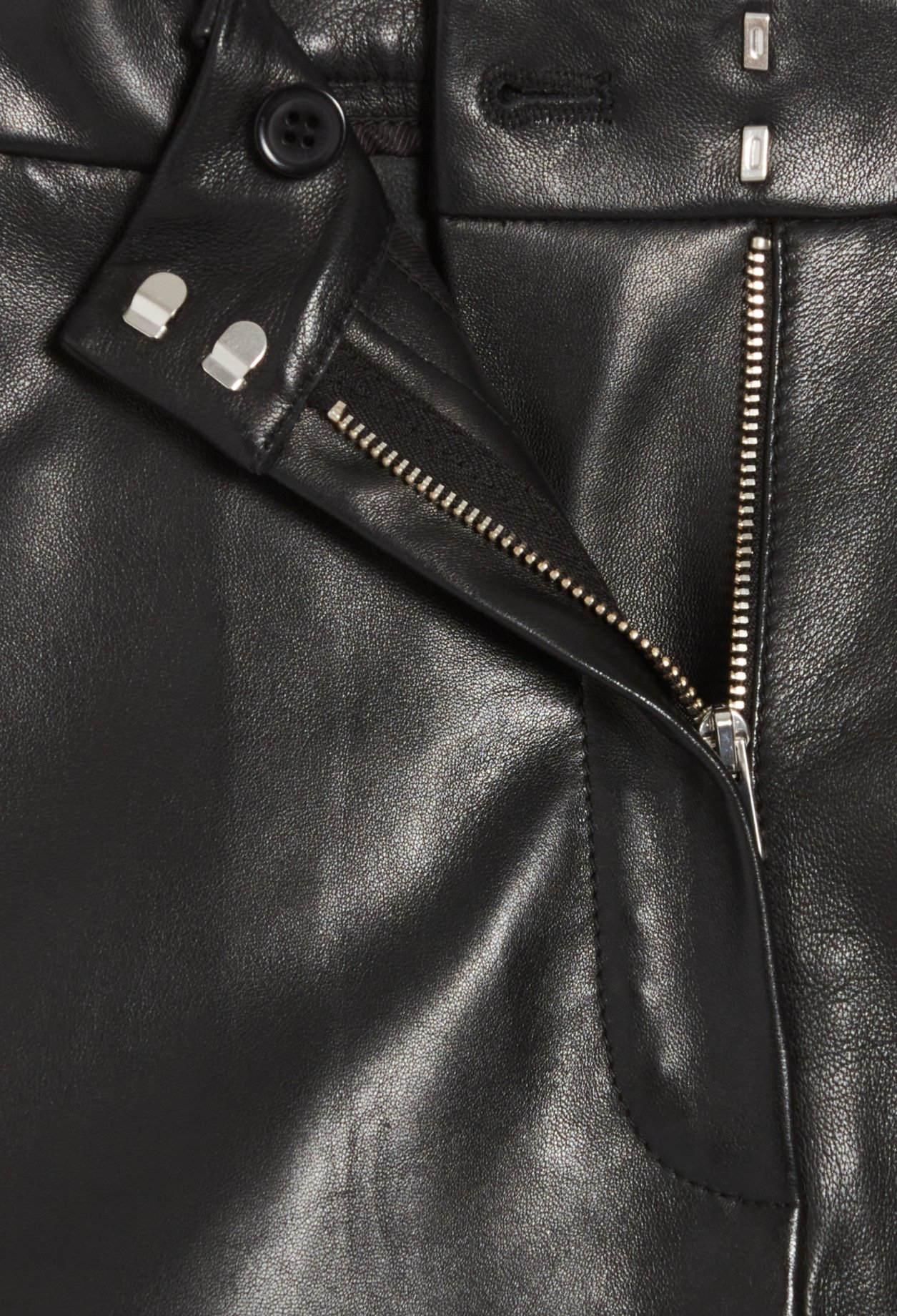 Short cuir noir