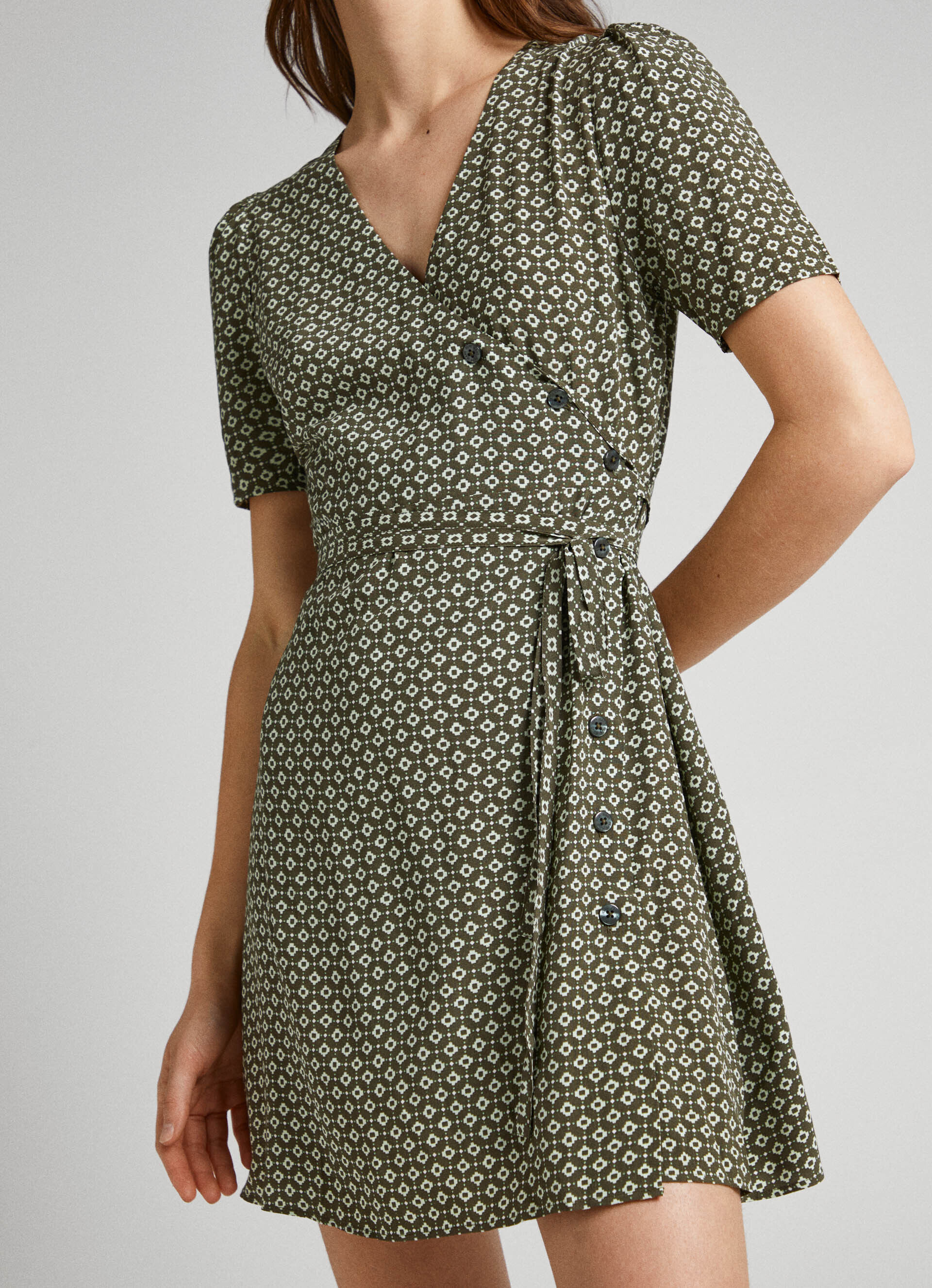VESTIDO COM ESTAMPA GEOMÉTRICA - multicolorido