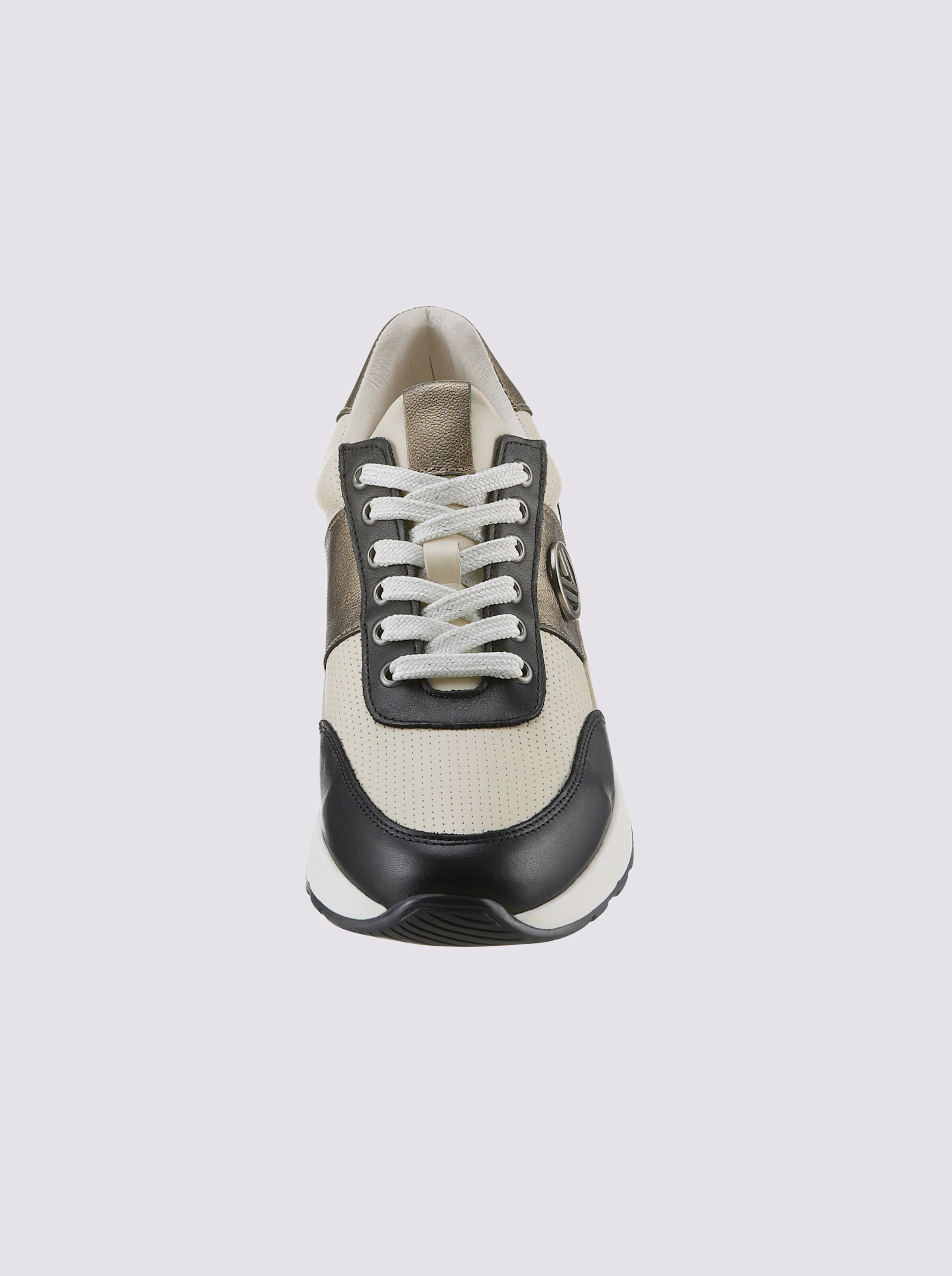 Sneaker