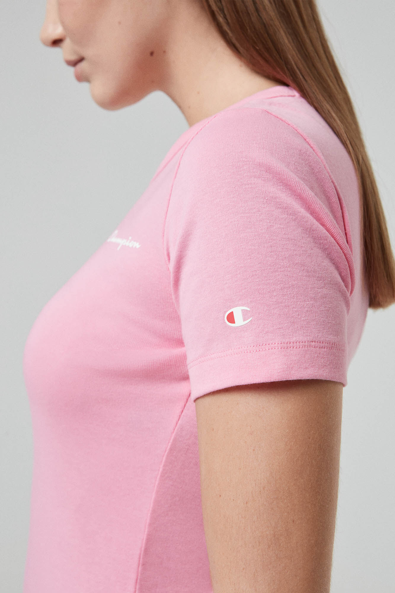 Vestido justo com pequeno logotipo