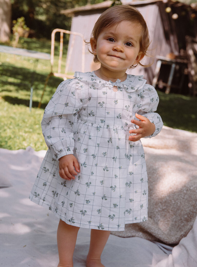Robe écrue à imprimé à carreaux et fleuri