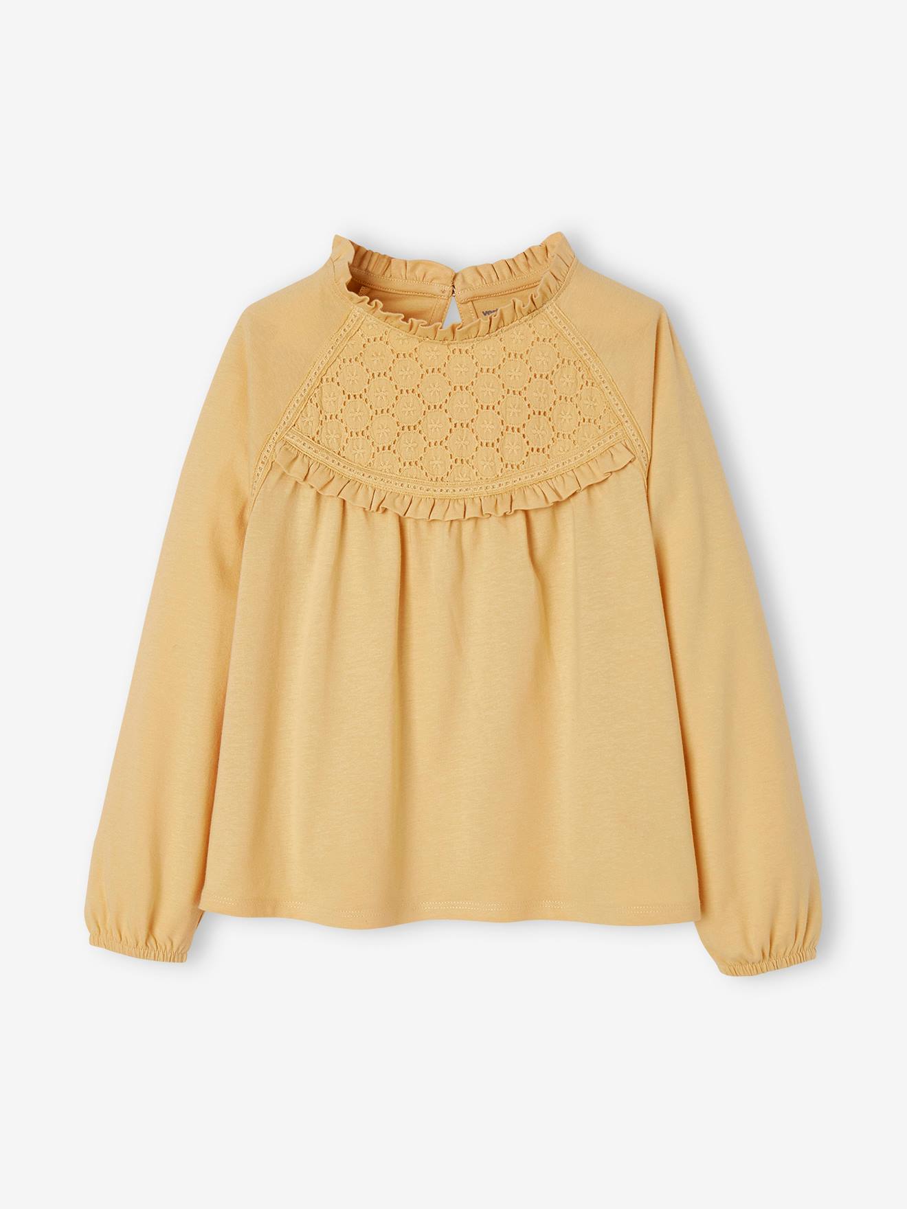 Blusa camiseta com detalhes em bordado inglês, cor cru, infantil.