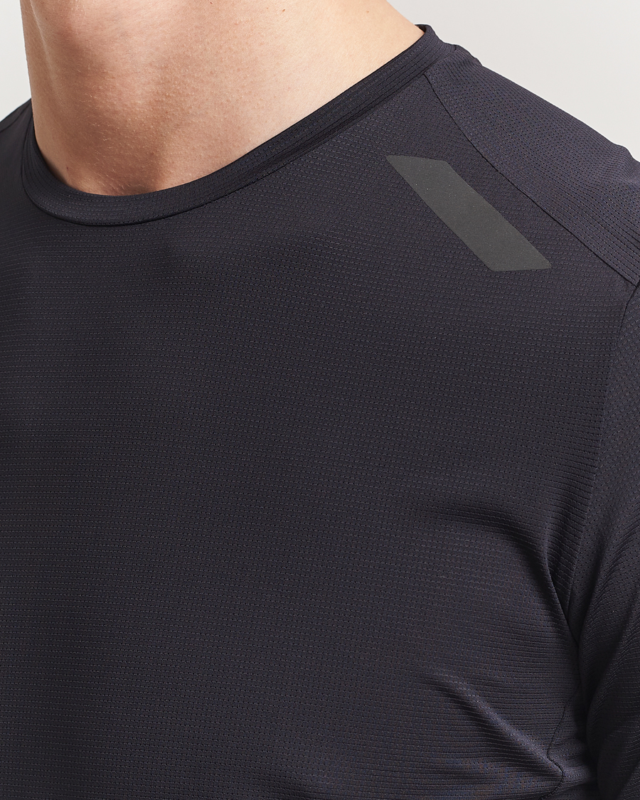 SOAR Running Tech Tee Black