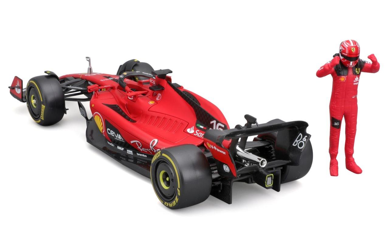 Ferrari F1 SF-23 mit Figur 1:24Sammlermodell im Massstab 1:24