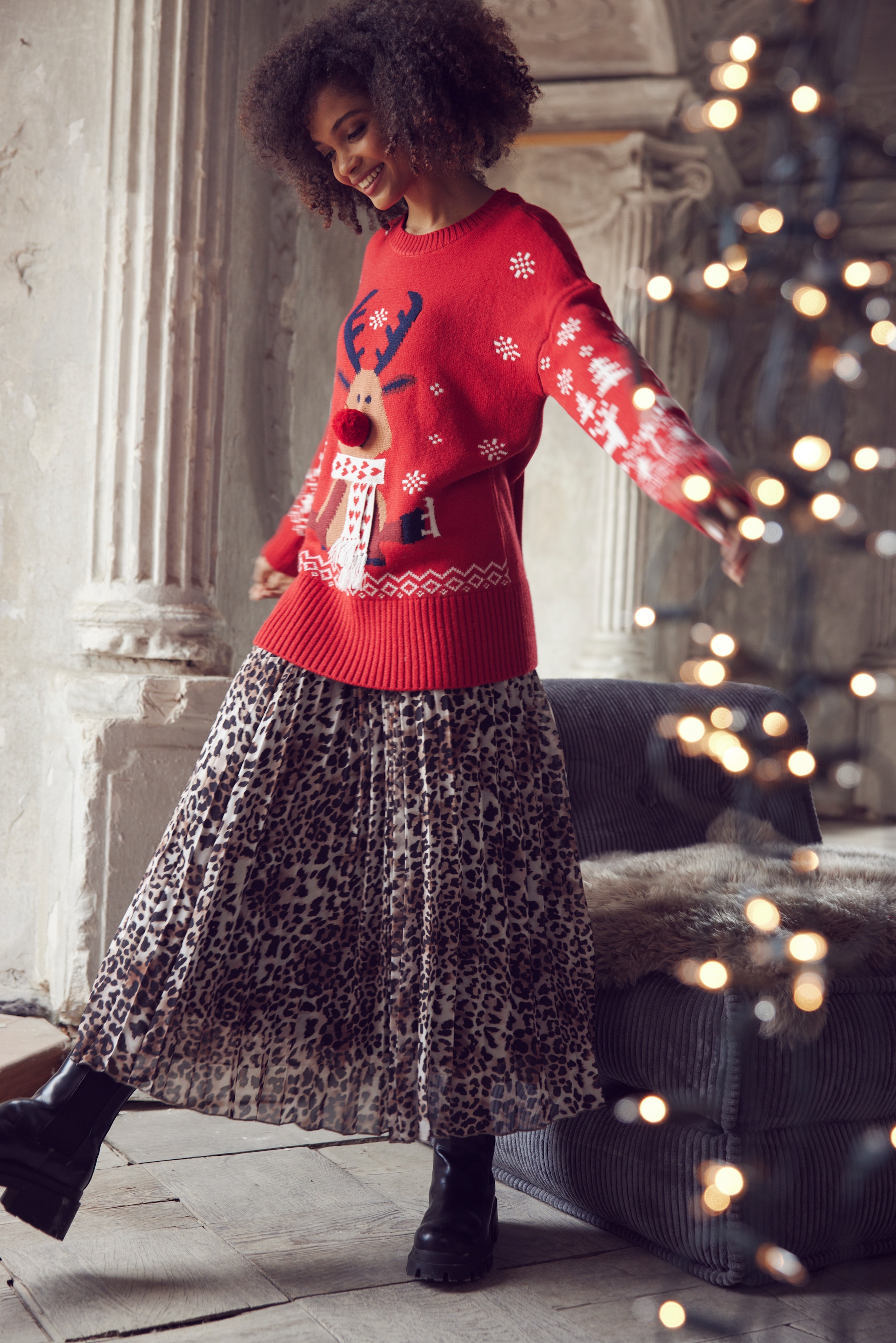 Aniston CASUAL Weihnachtspullover , mit Bommel-Nase und Fransenschal