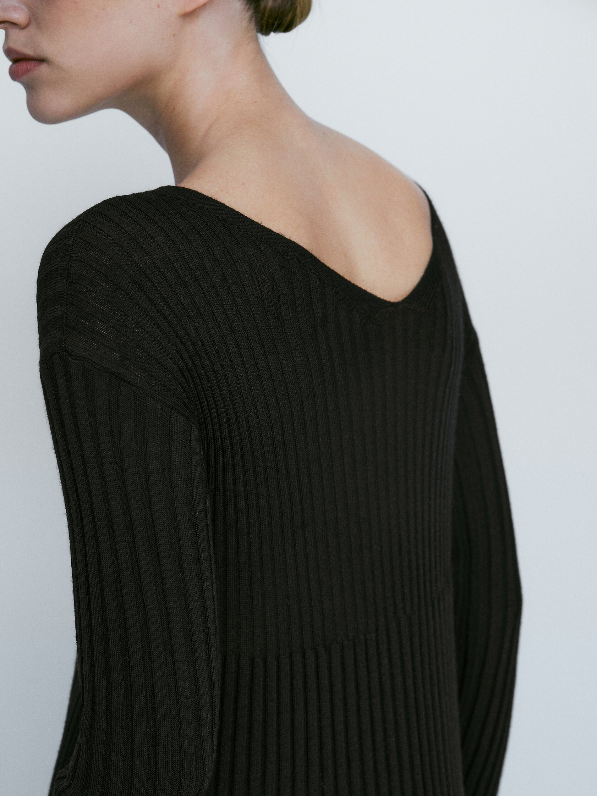 Vestido preto amplo estilo canal com saia curta - PRETO
