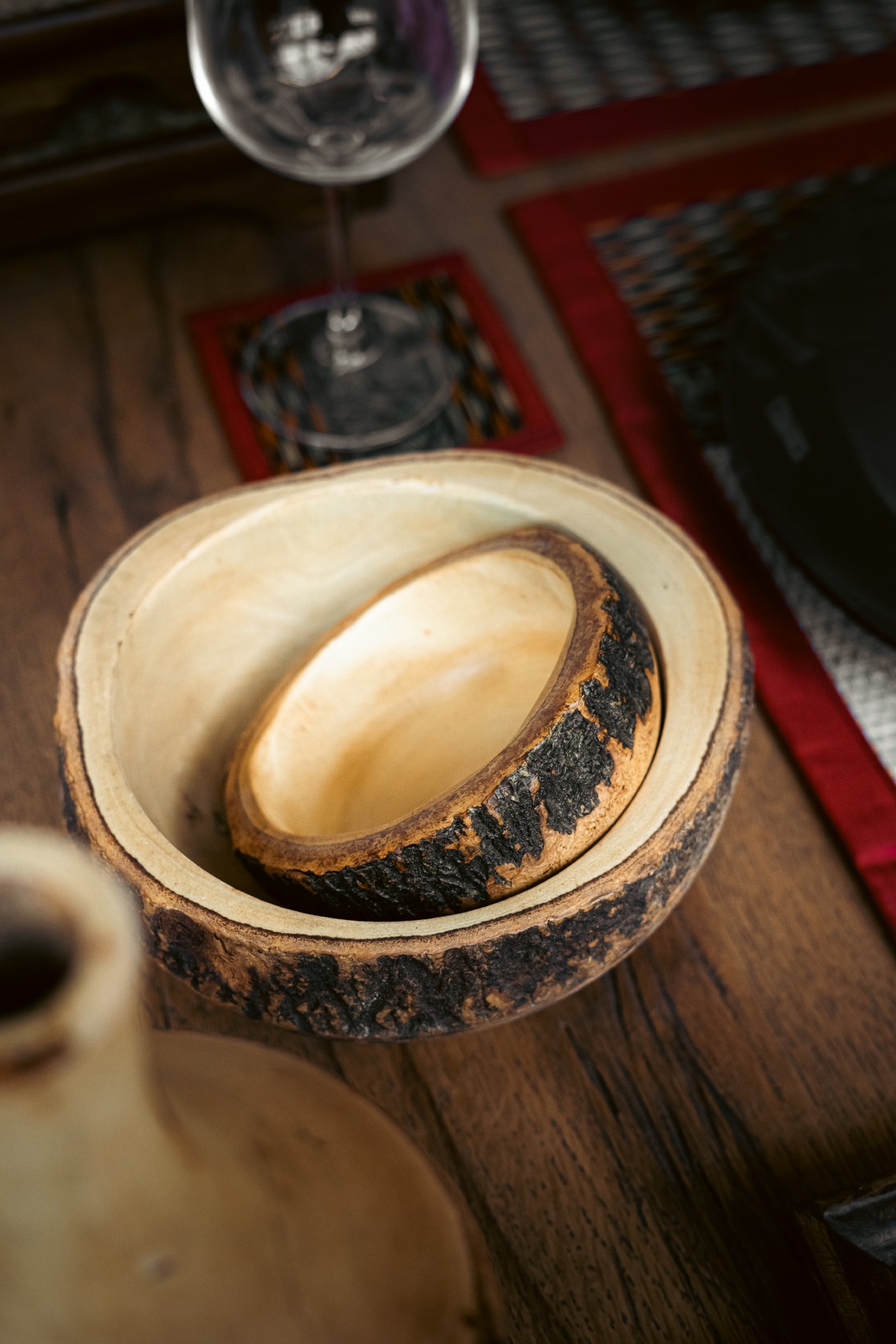 Holzschale mit Baumrinde, Mangoholz, Ø 15 cm, H 6 cm von fischer's lagerhaus