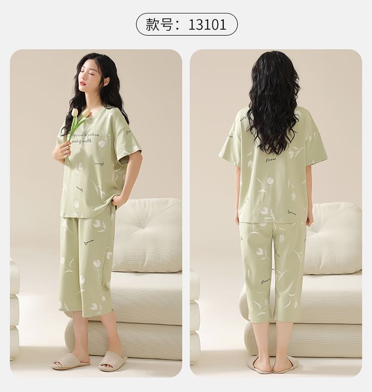 Jeony - Loungewearset: T-shirt met korte mouwen en capribroek
