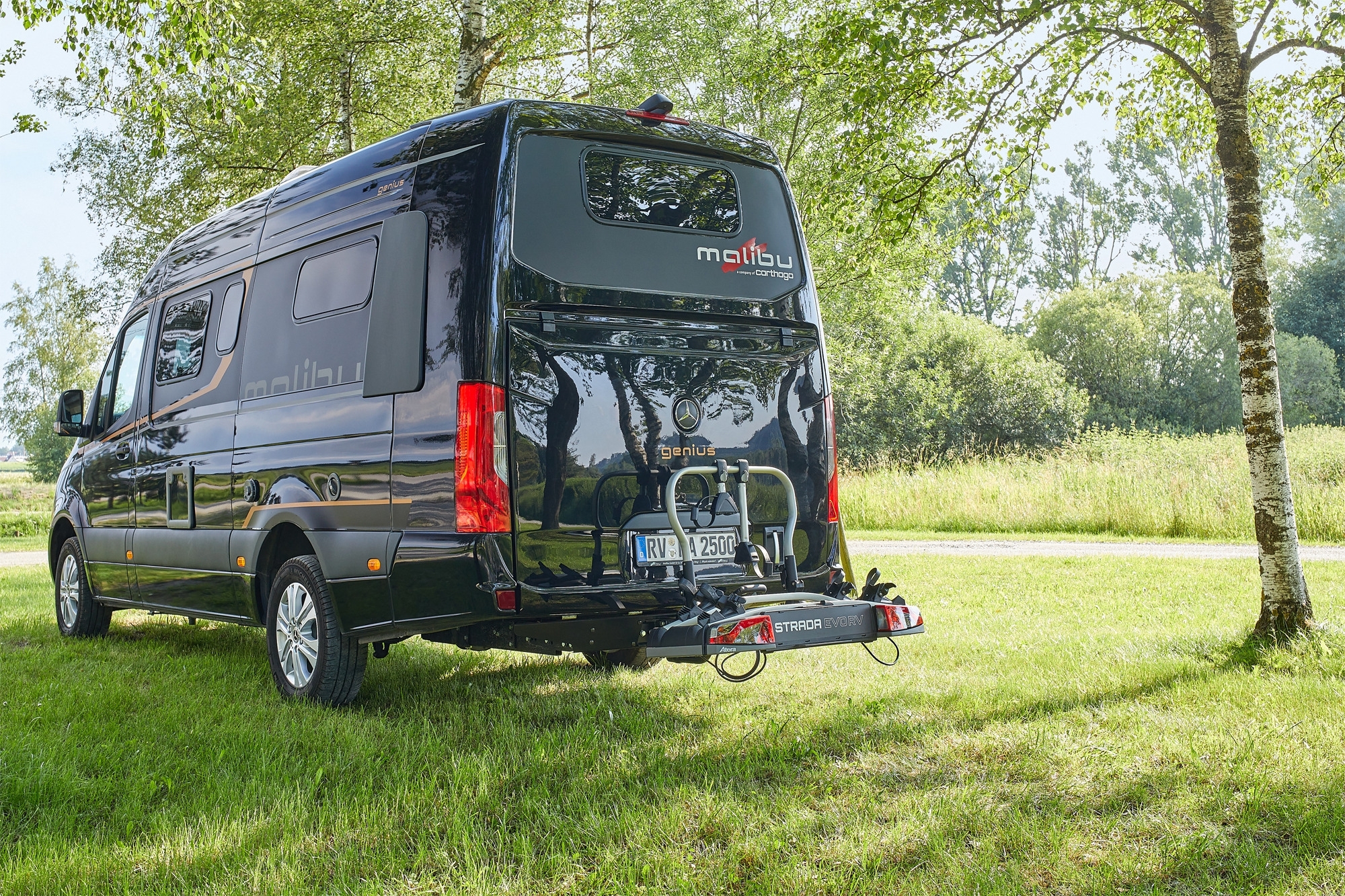 Fahrradheckträger Strada EVO RV ‒ Ideal für Flügeltüren und große Heckklappen