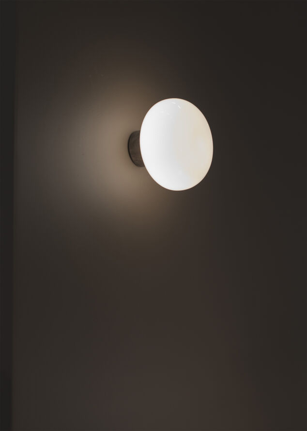 New Works Karl-Johan Wall Lamp, Smoked oak w. WH Opal Glass Hvid
