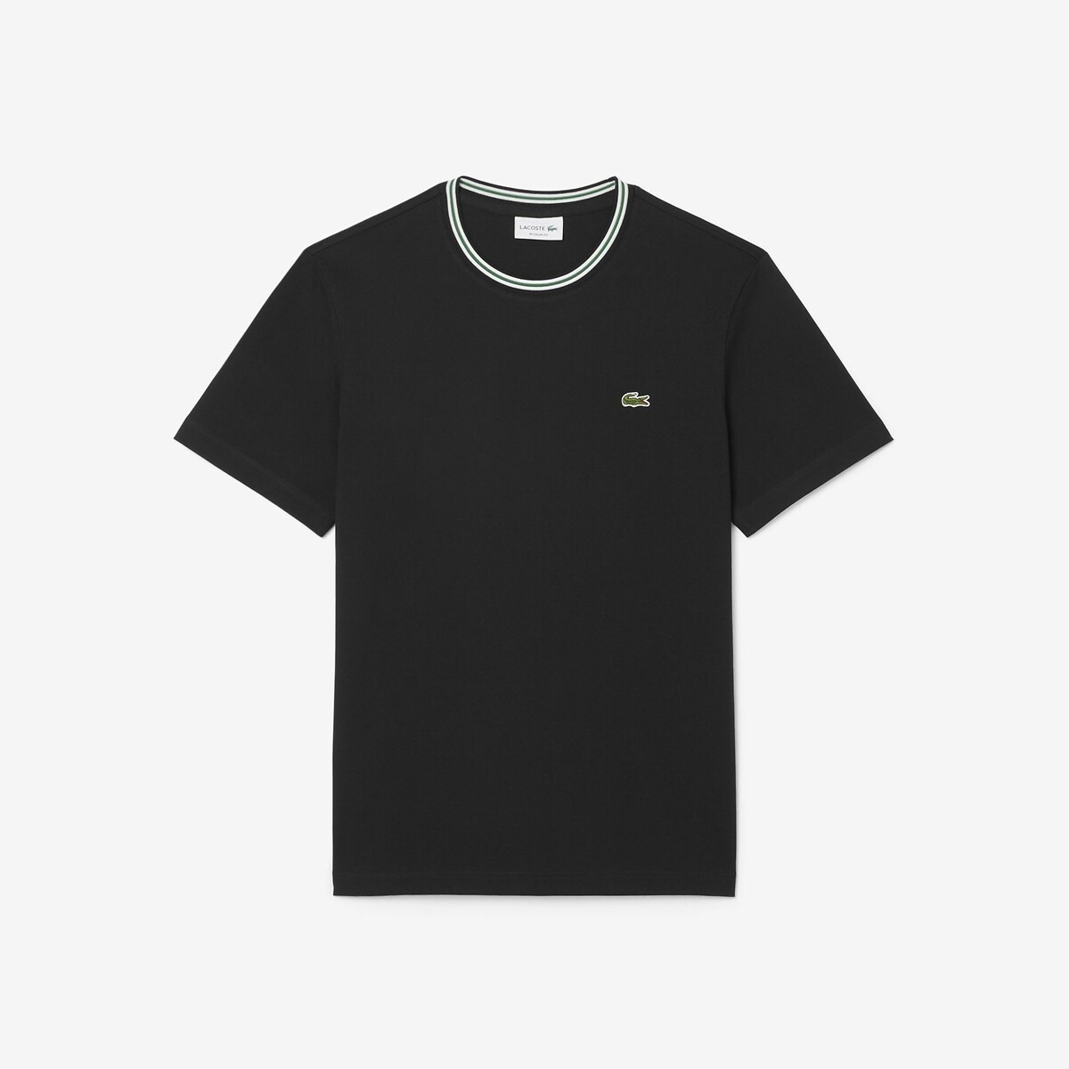 Camiseta LACOSTE com listras na gola. Modelagem regular.