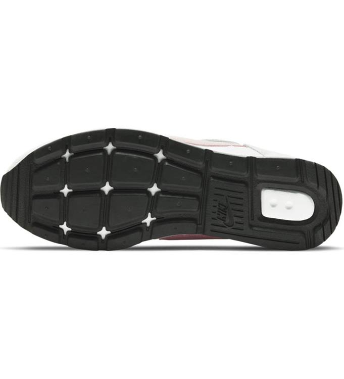 Nike Women Venture Runner Sneakers