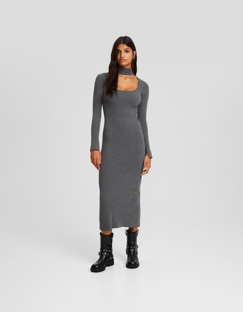Vestido midi de tricô com gargantilha