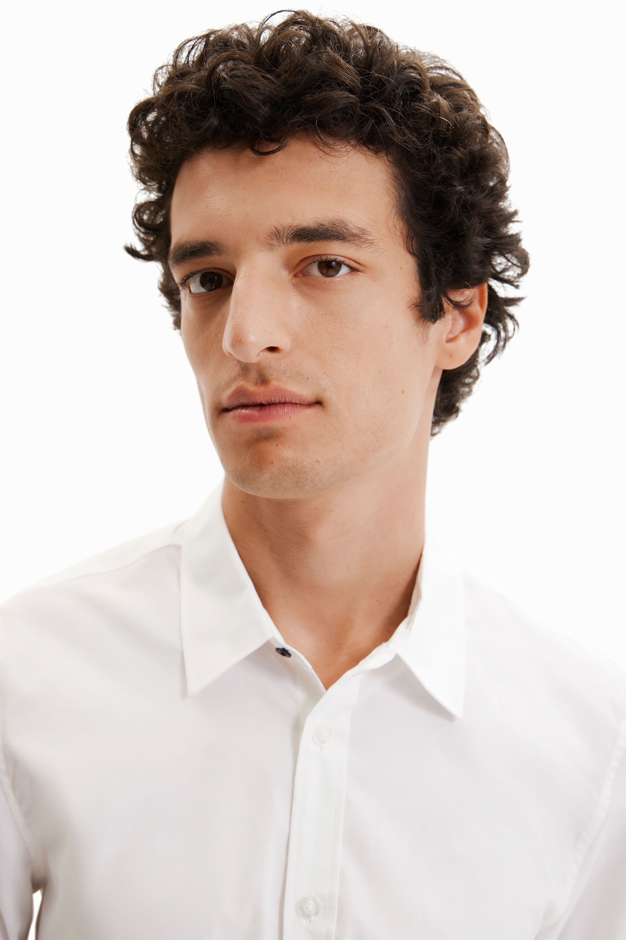 Chemise basique détails contraste