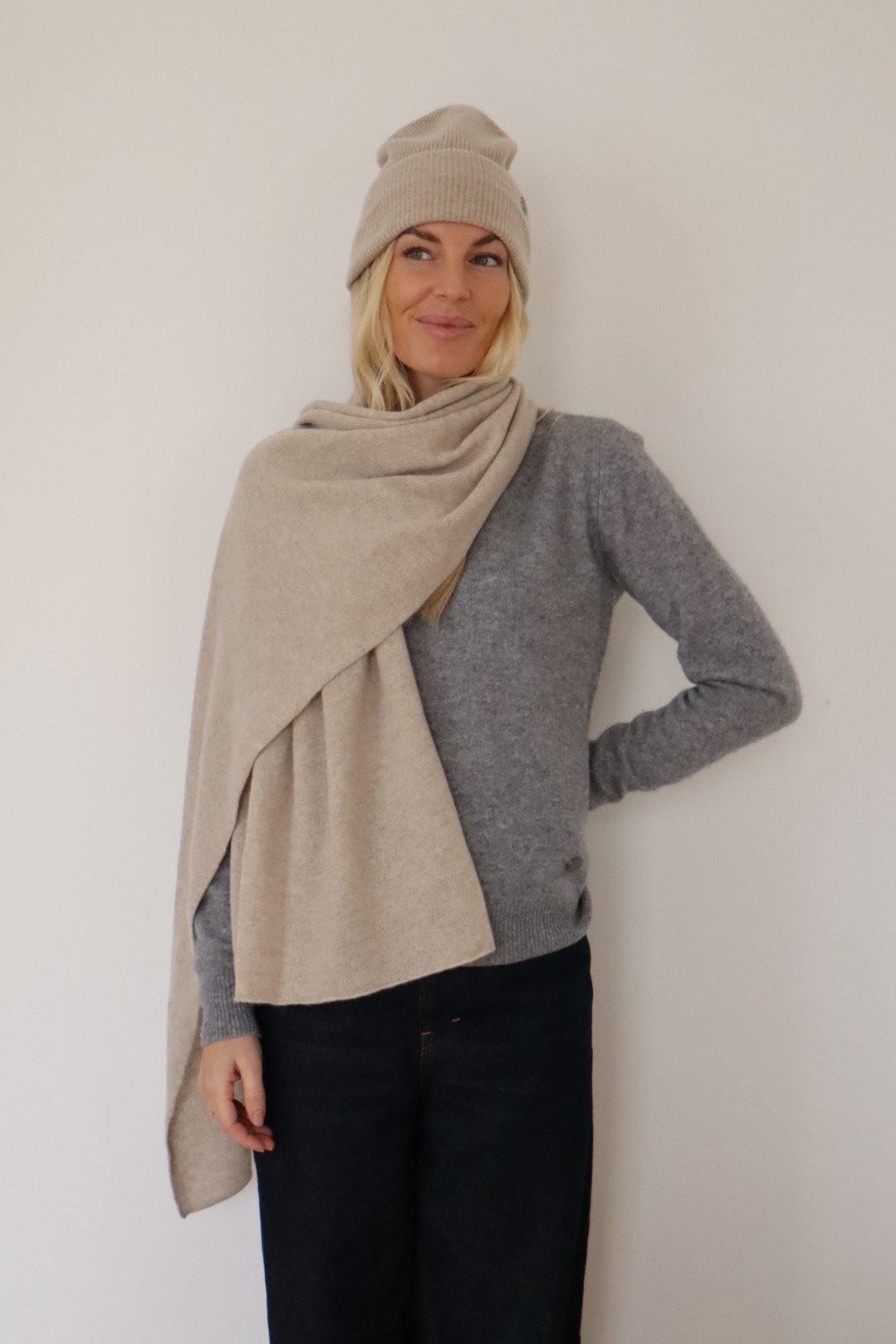 BETA studios  Solid Cashmere hue - Sand Mel