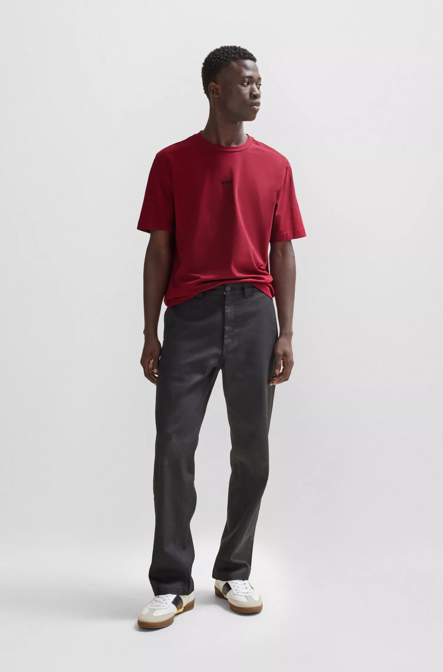 Camiseta BOSS laranja, modelagem relaxada, em algodão stretch com estampa do logo.