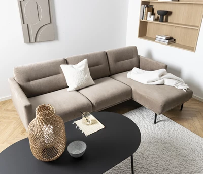 Larvik højrevendt sofa med chaiselong