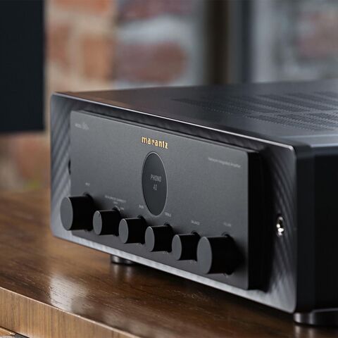 De Marantz MODEL 60n – exclusieve streaming hi-fi stereo versterker Zwart