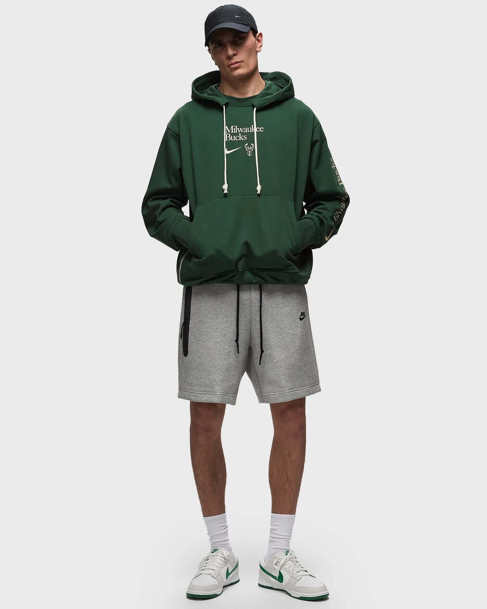Nike NBA Milwaukee Bucks Standard Issue Hoodie
