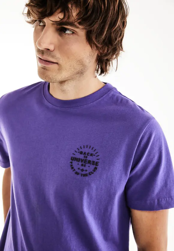 T-Shirt mit Brustprint - ultra violet