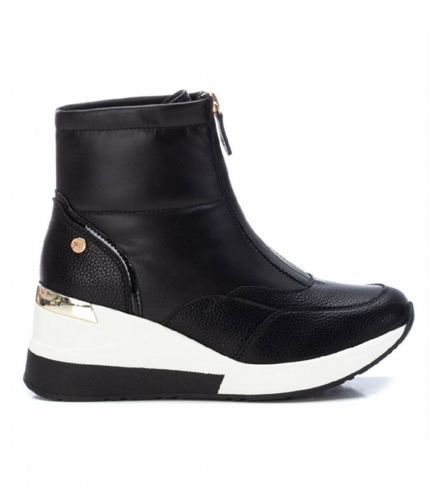 Botas esportivas Xti pretas com salto plataforma - Altura do salto: 6 cm -