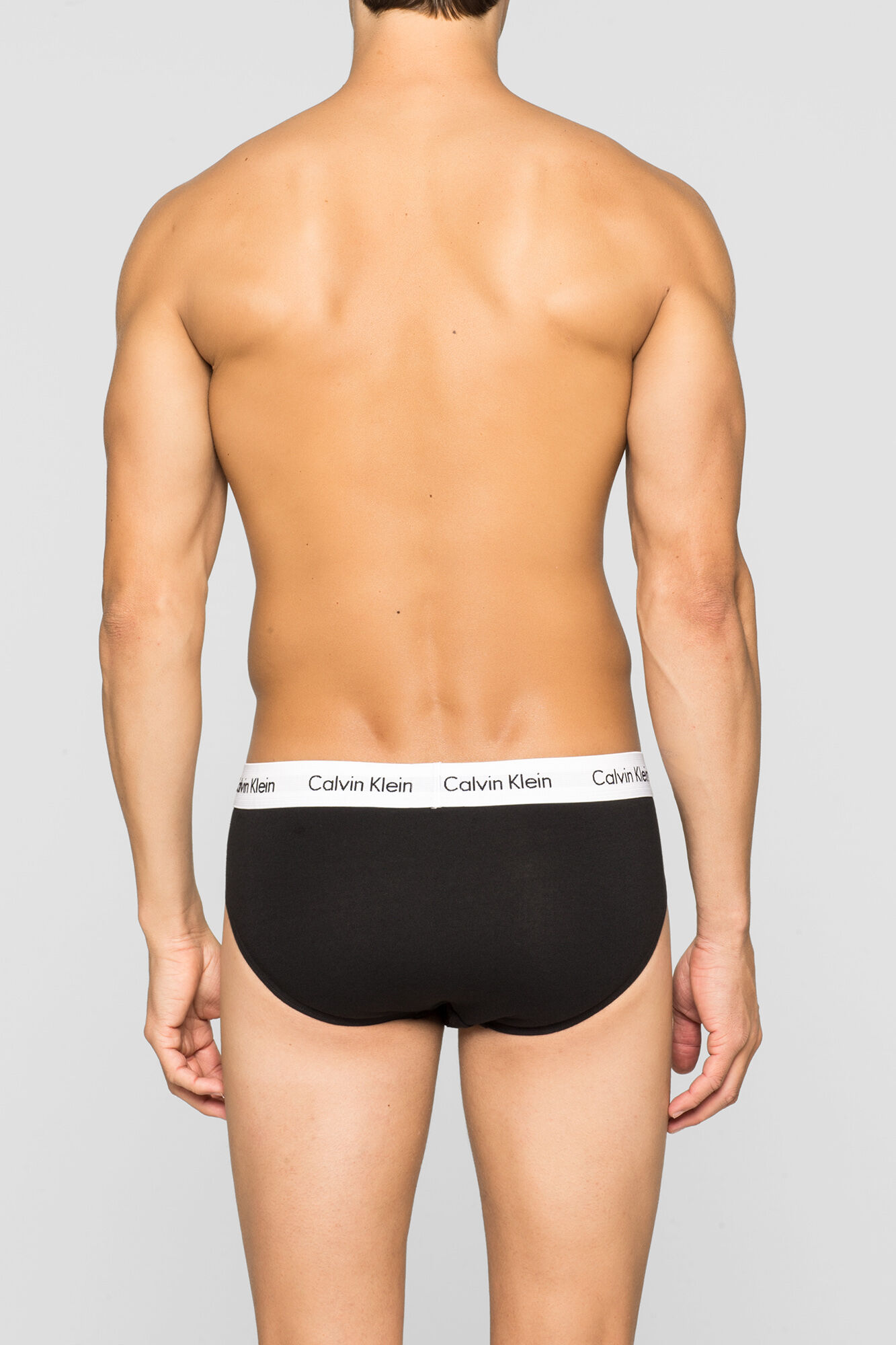 Cuecas Calvin Klein de algodão, pacote com 3 unidades e cós elástico.