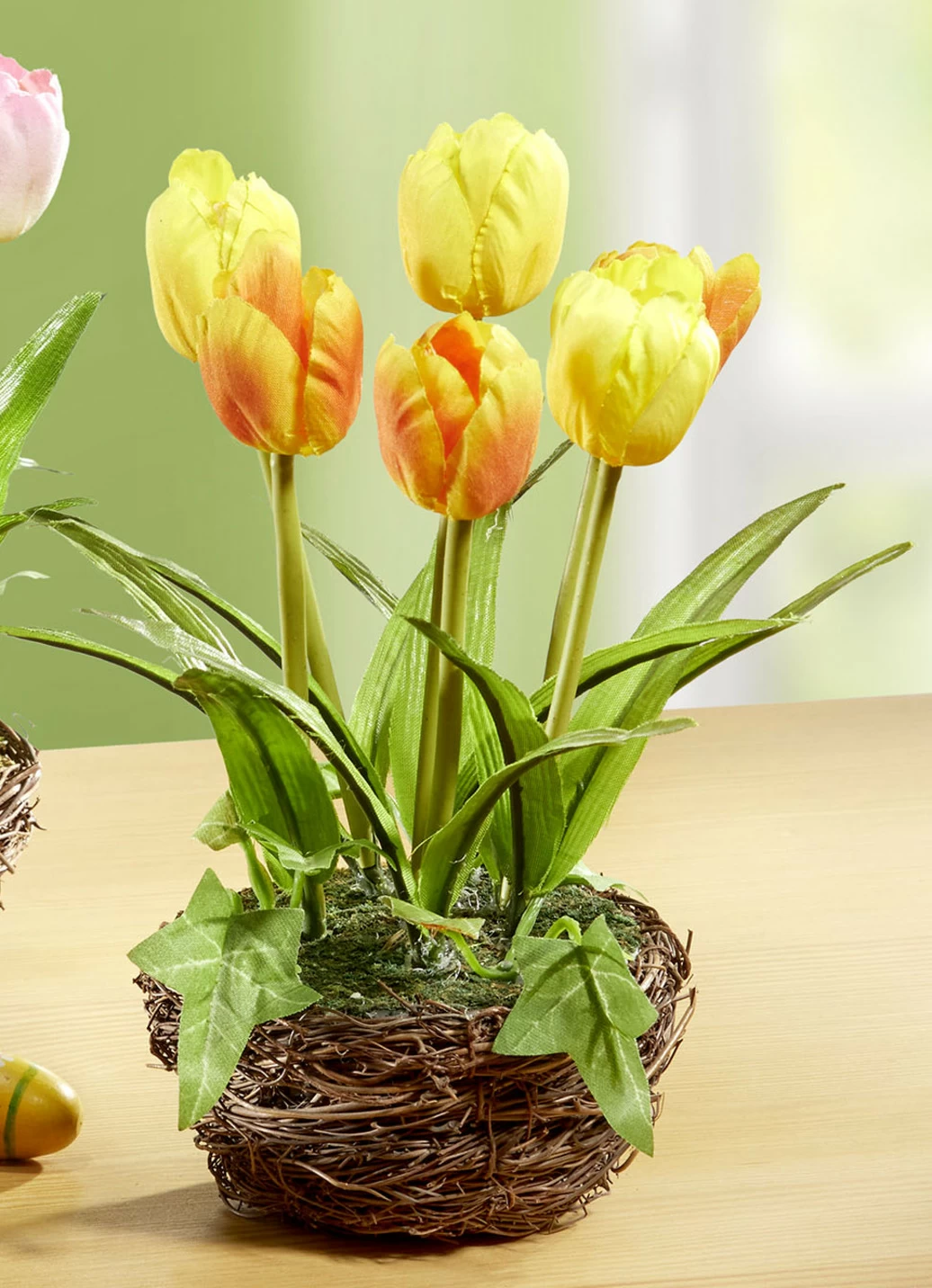 Tulpen im Weidekorb