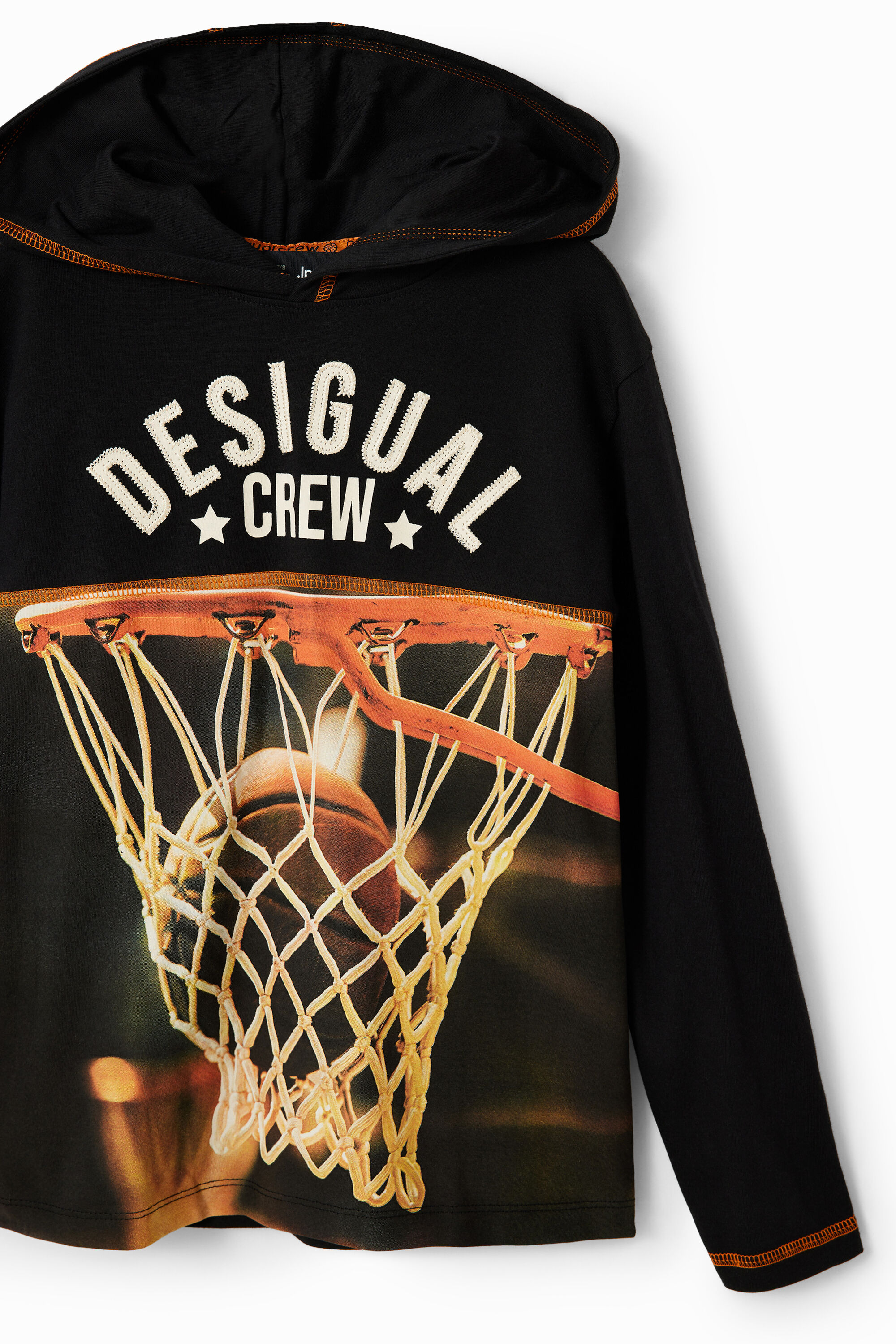 T-shirt capuche basket