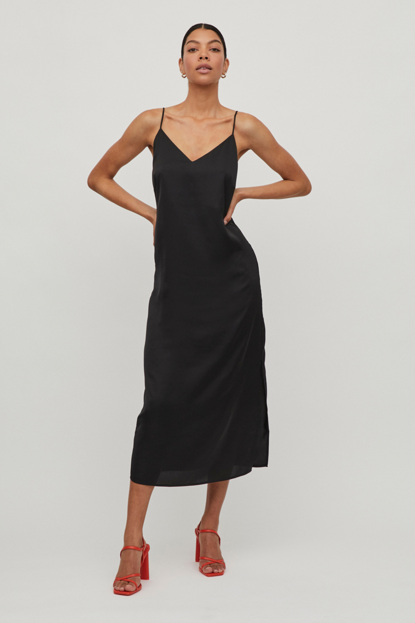 Vestido longo de cetim sem alças