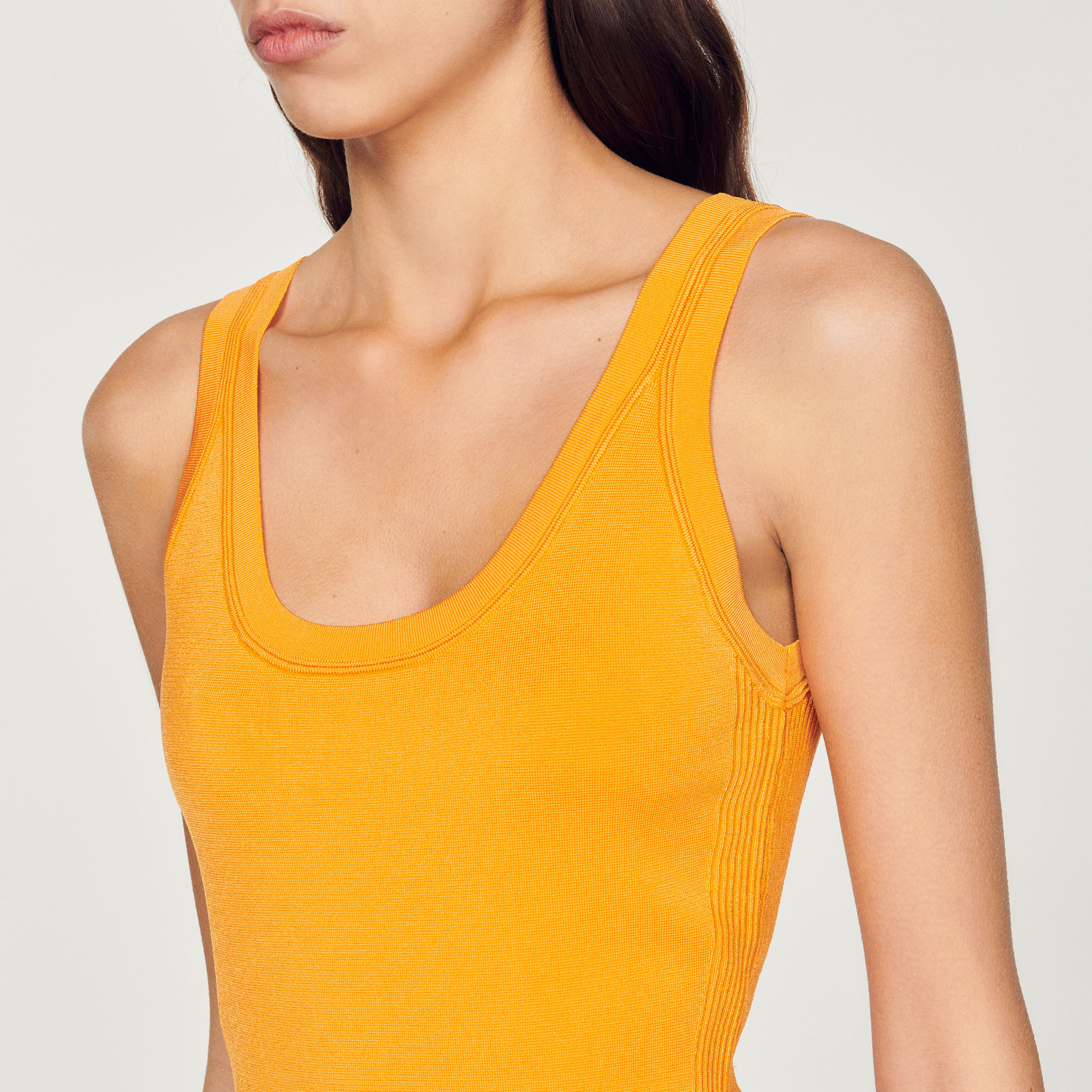 Robe en maille frangee